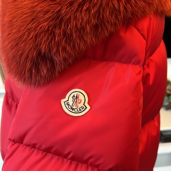 Moncler red puffer size M in excellent condition. Removable Blue fox fur trim - Picture 7 of 14